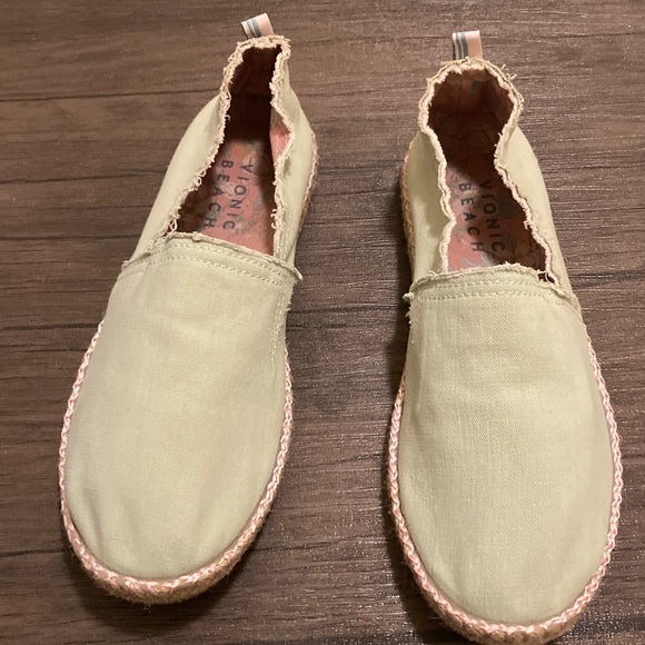 VIONIC - WOMEN'S LAGUNA BEACH CANVAS SHOES (Frosty Spruce) Size 9 - Picture 1 of 5